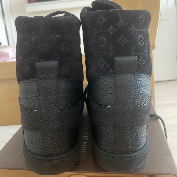 Louis vuitton authentic black suede wedge sneaker 37 approx. 21/2 lift wedge - Picture 3 of 7